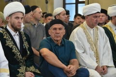 Новости Общество - Минниханов совершил праздничный намаз по случаю Ураза-байрам