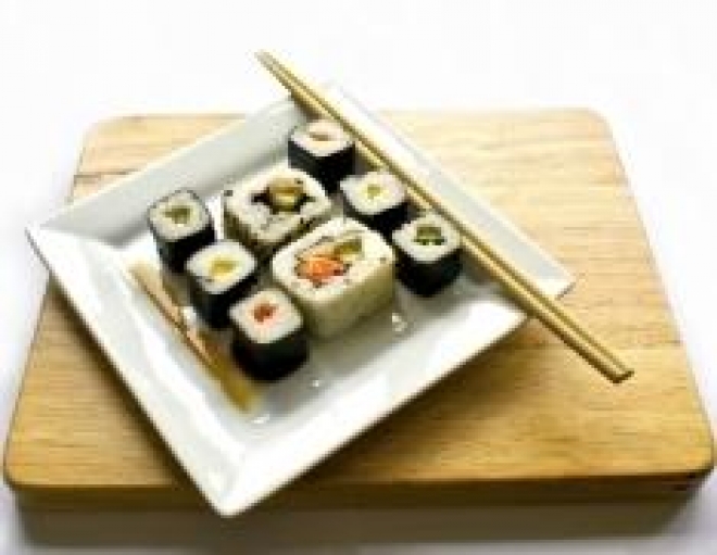 Как правильно употреблять суши и роллы
