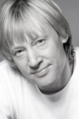 Новости  - Гостем юбилейного «Литературного дворика» в Казани станет Дмитрий Харатьян