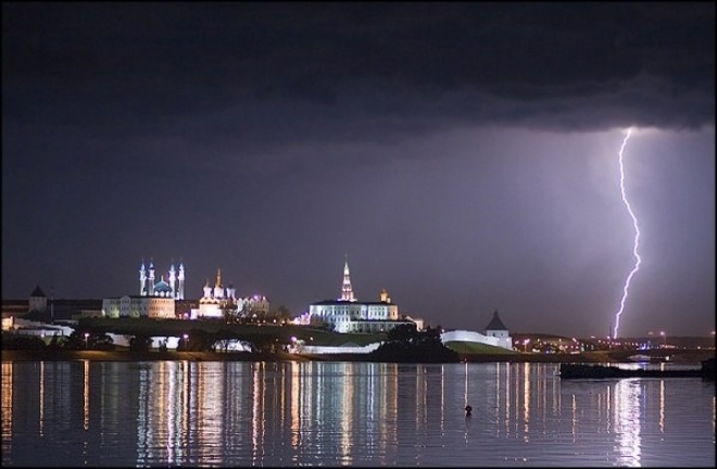Ураган в Татарстане: 18 тыс. жителей без света, разрушения, двое погибших