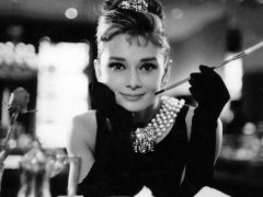 Новости  - В январский уикенд жители Казани смогут насладиться просмотром «Завтрака у Тиффани» и «В джазе только девушки»