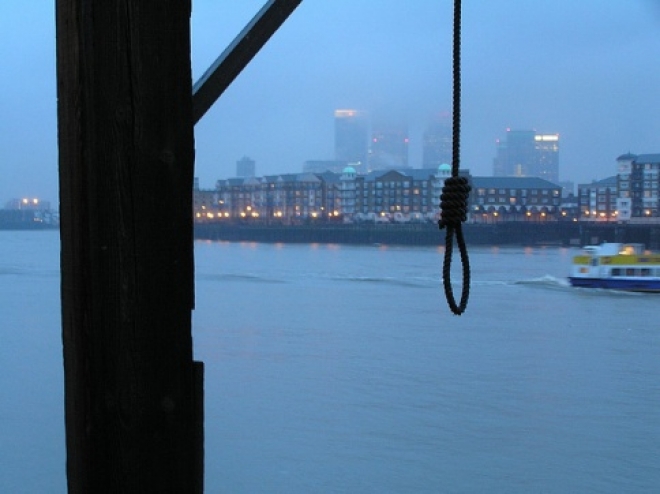 Казанец повесился на мосту на проспекте Универсиады