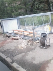 Новости  - В Казани автобус протаранил остановку общественного транспорта