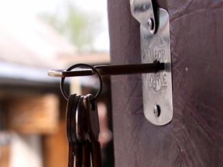 В Казани разыскивается вор, вынесший из квартиры сейф