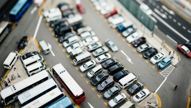 Сокрытие автомобильного номера на парковках может лишить водительских прав