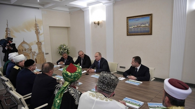 Новости  - Путин в Казани: "Мы будем поддерживать дальше исламское образование"