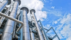 На татарстанском заводе упала химическая колонна