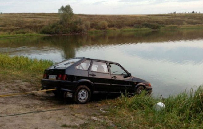 В районе РТ мужчина утонул в собственной машине